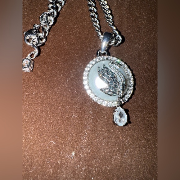 Swarovski Swan pendant Necklace - Picture 6 of 10